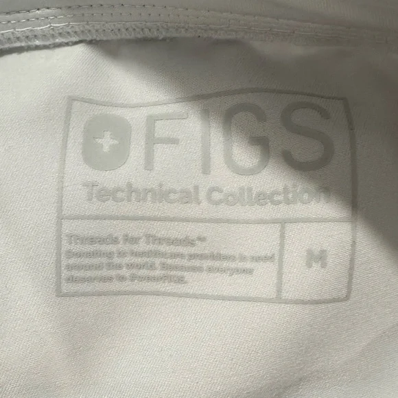 Figs Classic White Scrub Top and Jogger Pants - Picture 4 of 5